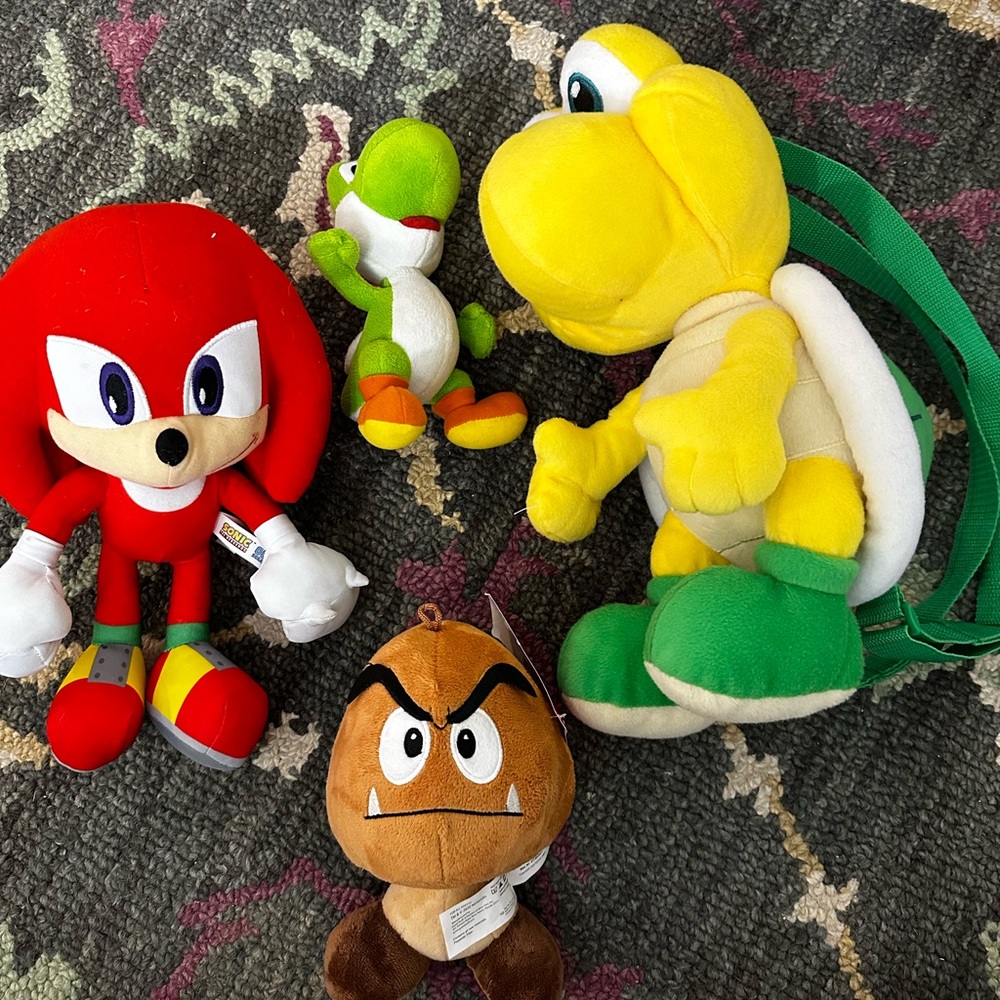 𝅺Nintendo Super Mario Goomba Yoshi Koopa Troopa Sonic Knuckles Plush